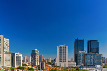 Foto aérea de São Paulo, predios de negocios ao fundo