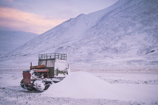 Signs of human civilisation in arctic desert