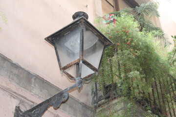 Farol en un Muro.
