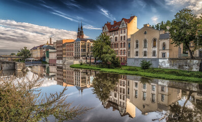 kamienice nad kanałem Młynówka w Opolu © Henryk Niestrój