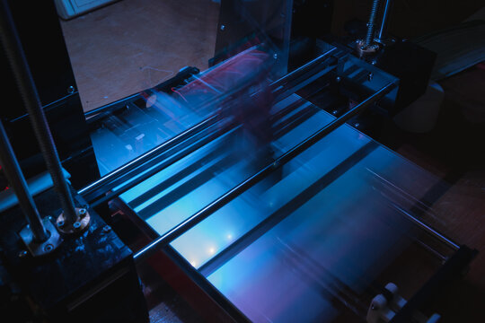 Impresora 3d, recursos gr&aacute;ficos para fondos de textos, larga exposici&oacute;n ilustraci&oacute;n para paginas web. 