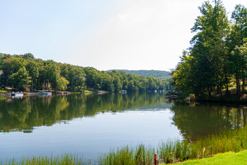 Fototapeta na wymiar Quiet fishing lake in Tennessee