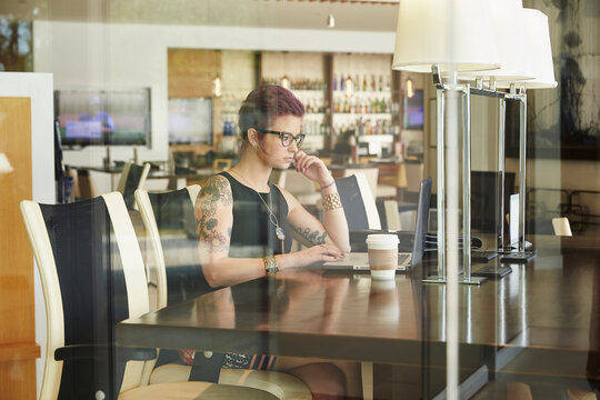 Caucasian woman using laptop in coffee shop