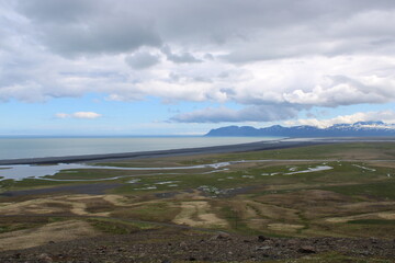 Fototapeta na wymiar Endless Icelandic natural and beautiful landscape 