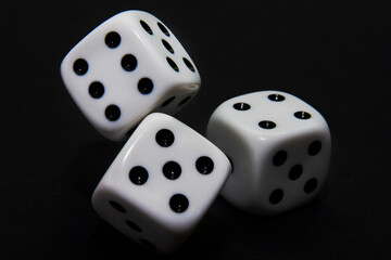 Dados en movimiento