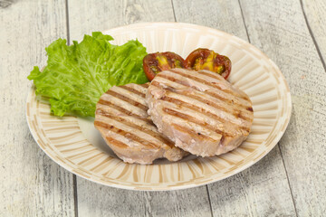 Grilled tuna steak with kumato