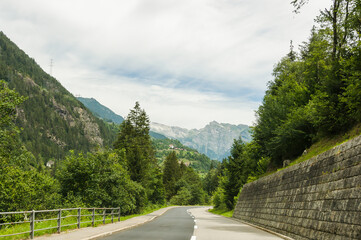 Gotthardstrasse, Reusstal, Wassen, Dorf, Kirche, Kirchturm, Bergdorf, Gotthardstrasse, Reuss, Fluss, Sustenstrasse, Sustenpass, Wanderweg, Uri, Sommer, Alpen, Schweiz