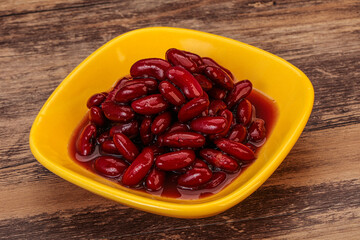 Red baked kidney in the bowl