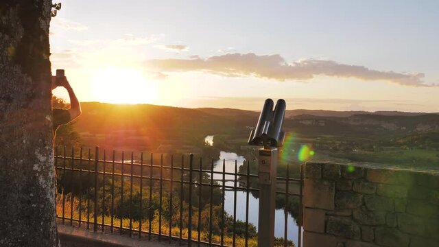 Domme  commune fran&ccedil;aise Dordogne Ancienne bastide m&eacute;di&eacute;vale paysage couch&eacute; du soleil