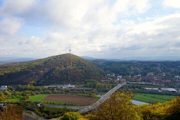 Blick auf das Wiehengebirge, Jakobsberg mit Fernsehturm, Porta Westfalica und die Weser, Weserdurchbruch bei Minden von Kaiser-Wilhelm-Denkmal aus gesehen, Ostwestfalen-Lippe © keBu.Medien