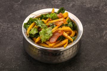 Salad with mango and chicken