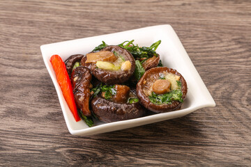 Marinated shiitake mushrooms with herbs