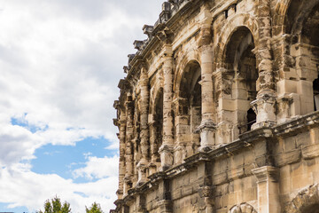 Naklejka premium Gros plan sur les arènes de Nîmes (Occitanie, France)