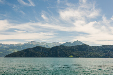 Fototapeta premium Weggis, Vierwaldstättersee, Seeufer, See, Schifffahrt, Seerundfahrt, Uferweg, Wanderweg, Bürgenstock, Alpen, Bürgenberg, Pilatus, Sommer, Luzern, Schweiz