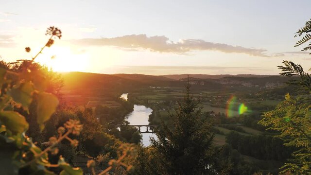 Domme  commune fran&ccedil;aise Dordogne Ancienne bastide m&eacute;di&eacute;vale paysage couch&eacute; du soleil