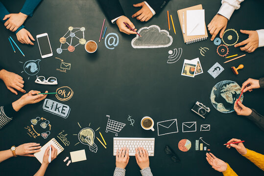 Brainstorming cooperation meeting