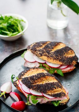 Sandwich with ham, aragula and radish