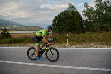 Naklejka premium triathlon athlete riding bike