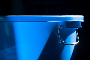Big blue plastic bucket in the sun    © YOUMING VISION