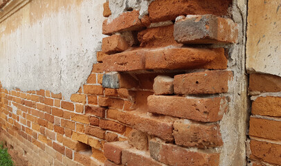 The walls of the old house are made of clay bricks, plastered with cement.