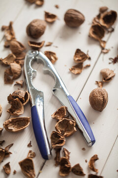 Nutcracker with nuts