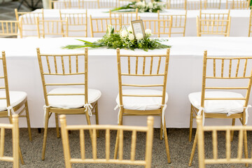 wedding dining table setup using gold chiavari chair
