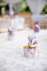 beautiful and simple wedding gift to the guest