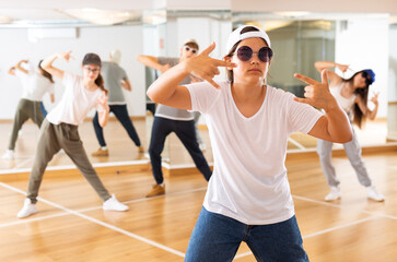 Fototapeta na wymiar Happy girls and boy dancing hip hop in dancing class