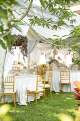 wedding dining table setup using gold chiavari chair