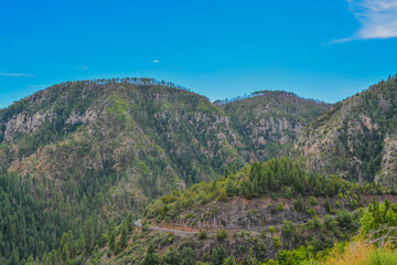 Fototapeta na wymiar Beautiful view from Oak Creek Vista in the mountains of Arizona pine forest.