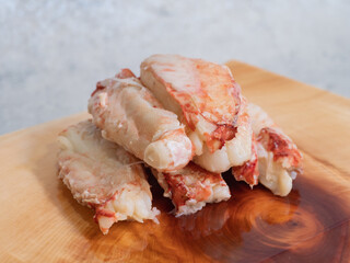 日本の毛蟹の身。剥いた茹でた蟹の身のクローズアップ。