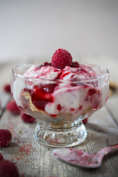 Raspberry jam, yoghurt and Biscuit