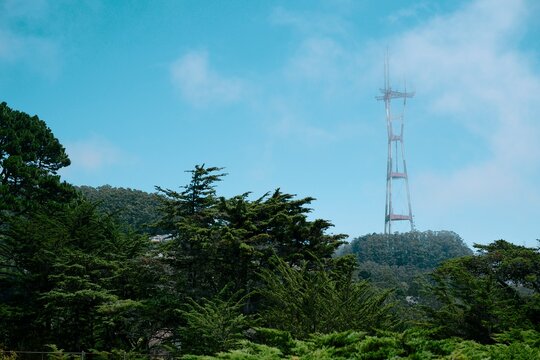 Sutro Tower geting encroached by the San Francisco fog.