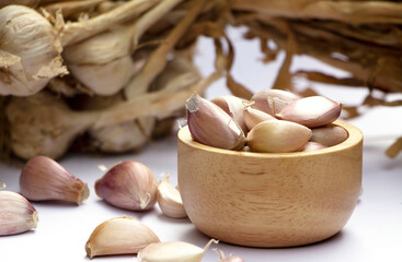 garlic in a wooden bowl.