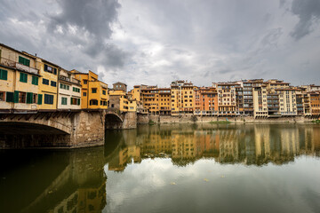 Fototapeta na wymiar Florence, Medieval Ponte Vecchio (Old Bridge) and the River Arno, UNESCO world heritage site, Tuscany Italy, Europe.