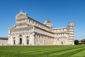 Fototapeta na wymiar Cathedral (Duomo of Santa Maria Assunta) and the Leaning Tower of Pisa, Piazza dei Miracoli (Square of Miracles), UNESCO world heritage site, Tuscany, Italy, Europe.