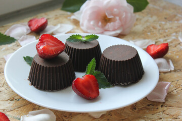 chocolate cake with strawberry