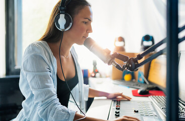 Podcast Talk Show Streaming Online
