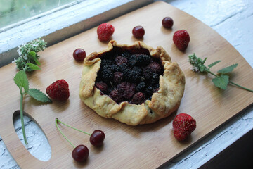 blueberry pie with mint