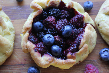 blueberry pie with blueberries