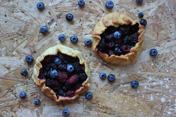 blueberry cake with berries