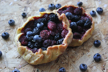 blueberry tart with blueberries