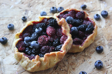 blueberry tart with blueberries
