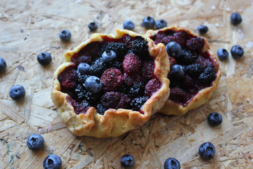 blueberry pie with blueberries