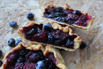 cranberry and blueberry pie