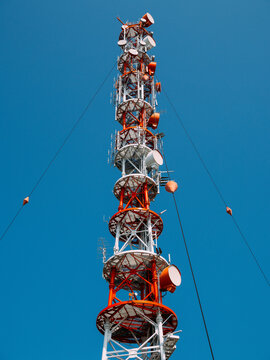 red white striped telecommunication mast