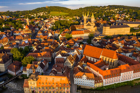 Luftaufnahme, Altstadt mit Bamberger Dom an der Regnitz, Bamberg, Oberfranken, Bayern, Deutschland,
