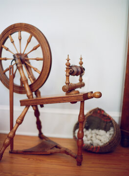 Antique wool spindle spinning wheel for yarn