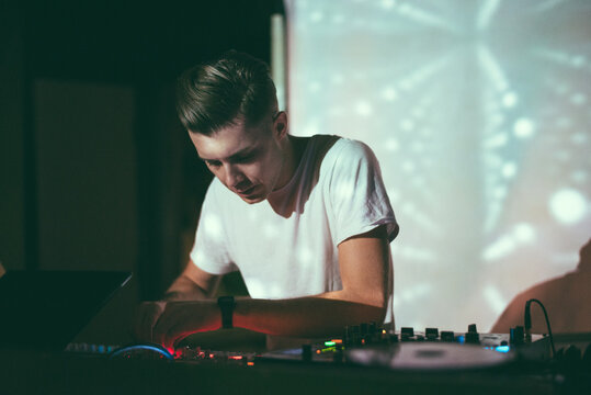 Live Performance of a Young Producer in a Club