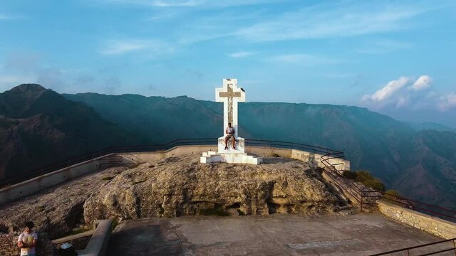 Bova Superiore vista aerea della citt&agrave; calabrese tra le montagne
